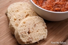 Czeskie knedle - houskové knedlíky

Składniki (4-6 porcji):


450 g mąki krupczatki
15 g świeżych drożdży
200 ml mleka
1 jajko
3 kajzerki
szczypta soli
1 łyżeczka cukru
oliwa do...