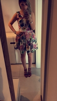 Sukienka firmy S.Morris założona raz. Stan idealny rozmiar S
Cena;60zł