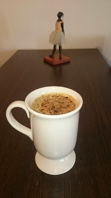 Z jednego kubka ty i ja piliśmy onej chwili lecz, że nam w wodę padła łza, więc kubek my rozbili. M. Konopnicka.