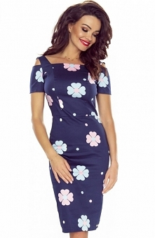 Bergamo Roxi sukienka granatowa Bardzo kobieca sukienka o seksownym fasonie, krój podkreśli Twoje krągłości, wykonana została z miękkiej dzianiny w kwiatowy wzór, na ramionach z...