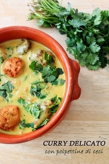 Delikatne curry z klopsikami