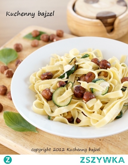 Makaron z cukinią i mozzarellą