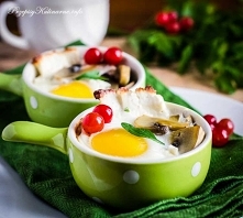 Zapiekane jajka z pieczarkami