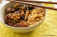 Kurczak po chińsku z karmelizowanymi orzechami włoskimi