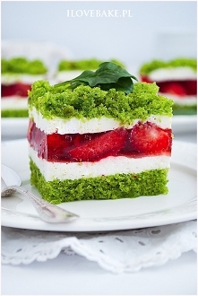 Ciasto szpinakowe z truskawkami