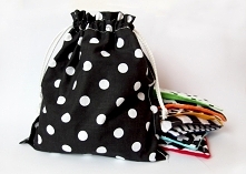 Wspaniała pomoc przy terapii ręki, integracji sensorycznej, niedowidzeniu, zaburzeniu słuchu i nauce koloru.

Każdy woreczek z przodu ma inny wzór bawełny- czarno biały pomocne ...