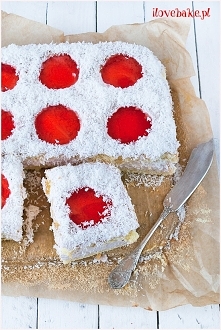 Ciasto z kremem truskawkowym „biedronka”