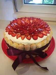 mój tort z truskawkami i borówkami:)