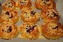 DROŻDŻÓWKI Z OWOCAMI I KRUS...