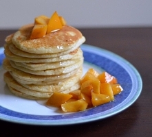 owsiane pancakes z karmelizowanym kaki