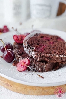 Czekoladowe ciasto z wiśniami - Wypieki Beaty