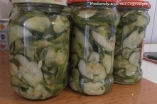 Sałatka z ogórków i chili na zimę (do słoików)