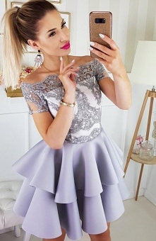 Bicotone 2148-31 sukienka rozkloszowana szara Zjawiskowa sukienka o pięknym rozkloszowanym fasonie, góra pokryta piękną koronką, z krótkim rękawem