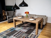 Duży masywny stół drewniany