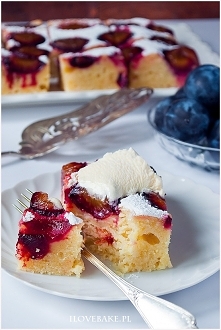 Ciasto jogurtowe ze śliwkami