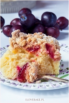 Placek ze śliwkami na maślance