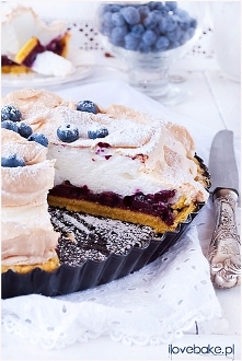 Tarta z borówkami i bezą