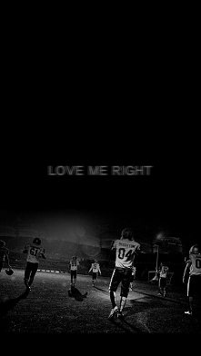 "Po prostu dobrze mnie kochaj
Cały mój wszechświat to ty"

EXO - Love Me Right