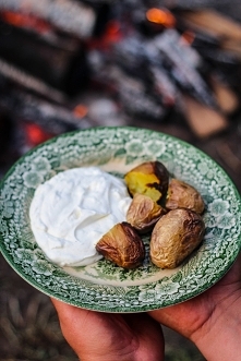 Ziemniaki z ogniska
Najlepsze z twarożkiem cebulowym <3
Przepis:
Kliknij w zdjęcie