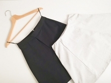 W tym wpisie nie znajdziecie listy ubrań must have. Znajdziecie natomiast podpowiedzi jak stworzyć swoją własną podstawę garderoby. Taką, która będzie odpowiadać na Twoim indywi...