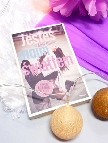 Małe amerykańskie miasteczko, troje przyjaciół z dzieciństwa i miłosne rozterki

Willę, Brady’ego i Gunnera łączy coś więcej niż tylko przyjaźń…

Willa nie pozwala nikomu zbliży...