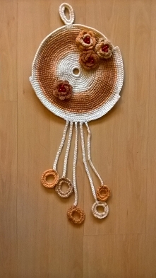 Taka zawieszka dla tych co kochają szydełkowe wyroby.