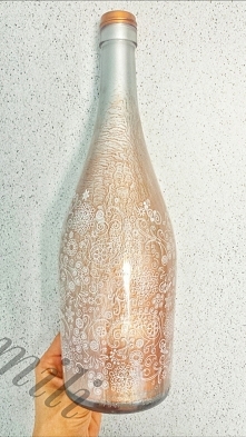 kiedy masz za dużo wolnego czasu...zabawa stemplami oraz farbami to fajnie wykorzystanie butelki po winie. Zainspirowane Damskimi rozstepami:)