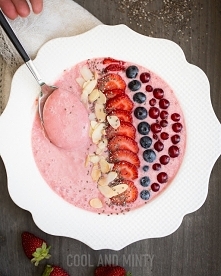 TRUSKAWKOWE SMOOTHIE BOWL