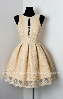 ALISS - Koronkowa sukienka nude Kliknij w zdjęcie by przejść do produktu sukienkowo.com