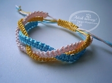 Pleciona, makramowa bransoletka w pastelowych barwach - idealna na lato! :)

Więcej o ręcznie wykonanych projektach (biżuteria, szycie, malowanie) dowiesz się po KLIKnięciu w zd...