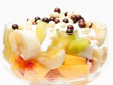 Sałatka z brzoskwiń i bananów