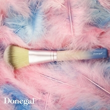 Jeśli lubicie subtelne połączenia, z pewnością spodoba się Wam różowo - niebieskie ombre pędzelków serii Jungle. Co o nim sądzicie?

Jungle by Donegal