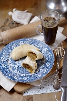 Piecuchy z karmelizowaną cebulką