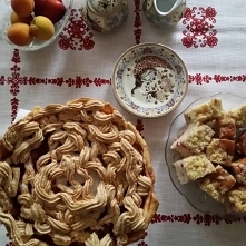 Tarta oraz ciasto na maślance ! 

Ciasto na maślance : 

SKŁADNIKI  
1 szklanka maślanki 
2 jaja 
cukier waniliowy 
1 szklanka cukru 
1/2 szklanki oliwy 
2,5 szklanki mąki 
3 ły...