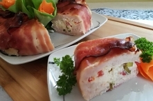 Babka z fileta z kurczaka z sosem serowym