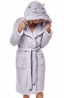 Henderson Ladies 36174 Miley szlafrok Śliczny szlafrok damski został wykonany z niezwykle miękkiej i przyjemnej dla ciała dzianiny, szlafrok posiada duży szlafrok z uroczym nadr...