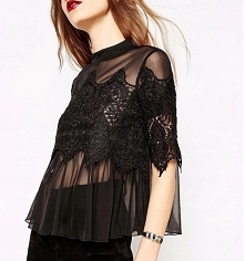 Seksowna damska koszulka z koronką i przezroczystym materiałem. Świetnie sprawdzi się na imprezę lub koncert! Kliknij w zdjęcie i zamów ją już dziś :)