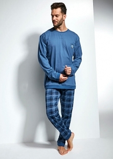 PIŻAMA MĘSKA 115/120 VARSITY
Indeks:  HCOR115120
Piżama męska ze spodniami w kratę oraz bluza w jednolitym kolorze zakończona na rękawach i dole bluzy plisami.

Skład surowcowy ...