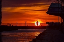 Zachód słońca nad mostem w Darłówku