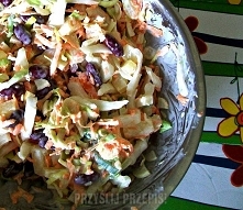 Surówka z fasolą i ananasem...