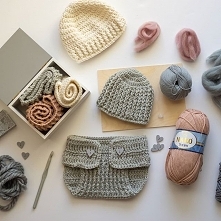 Przyłącz się do dziewczyn lubiących szydełkować. Zobacz jak zrobić podstawowe sploty i wykorzystaj je podczas tworzenia czapek, koszyczków lub szalików.