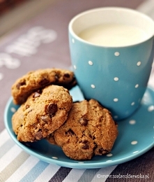 Ciasteczka pelnoziarniste z czekolada i bakaliami