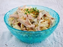 Sałatka z mortadeli

15dag mortadeli
15 dag ser gouda
2 ogórki konserwowe
majonez,
musztarda
pieprz, sól 

    Mortadelę, ser i ogórki kroimy w cienkie słupki (Ja mortadelę i se...