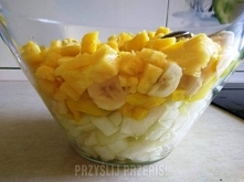 Słoneczna warstwowa sałatka owocowa


     Wszystkie owoce umyć, obrać ze skórki. Z melona trzeba usunąć miąższ i pestki. Mango obkrawamy usuwając pestkę. Twardy środek ananasa ...