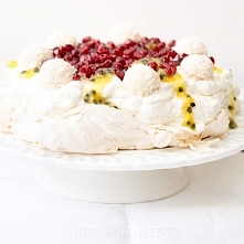 beza z kremem kokosowym i frużeliną z marakui