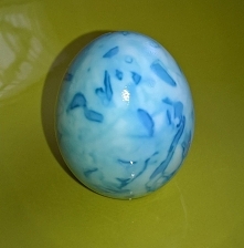 Jajko farbowane czerwoną ka...