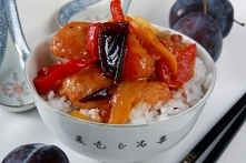 Kurczak słodko-pikantny ze śliwkami