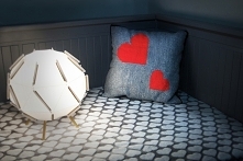 Pierwsza moja poducha przez duże M.
Mój wzór i moje wykonanie :)
Ktoś chętny?

A teraz pracuję nad kolejnymi, duuużo lepszymi ;)