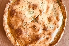 Placek (pieróg) z ciasta koperkowego z mięsem mielonym