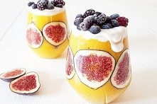 mango   jogurt kokosowy   (figi   borówki   jeżyny)
